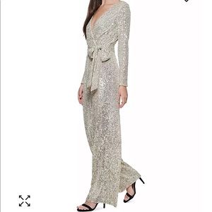 ✨ 🆕 Eliza J Sequin Belted Jumpsuit – Size 4✨
💫 Elegant | Sparkly | Event Ready